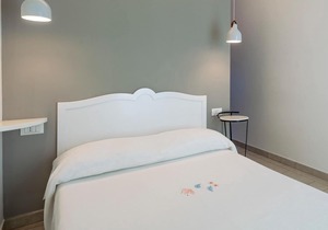 Step into a renovated vacation home built in 1800, located in a small coastal town 150 m from the ro