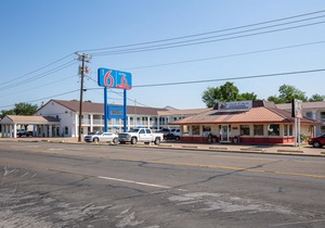 Studio 6 Bryan, TX - University Area