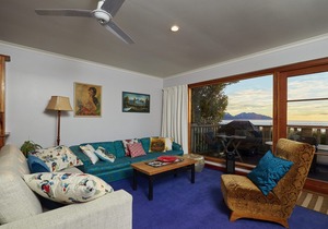 Studio apartment with mountain and sea view
