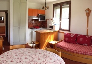 Studio at the foot of the slope with South balcony