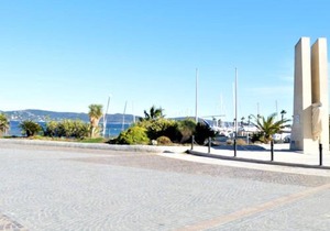 Studio Cabine avec Terrasse et Parking - Proche Centre et Plages à Cavalaire-sur-Mer - FR-1-226B-31