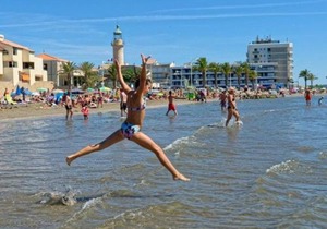 Studio climatisé avec piscine, parking, terrasse, proche plage et commerces - FR-1-307-88
