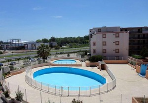 Studio climatisé avec piscine, parking, terrasse, proche plage et commerces - FR-1-307-88