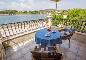 Studio flat near beach Sućuraj, Hvar (AS-566-b)