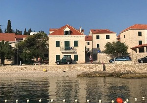 Studio flat near beach Sutivan, Brač (AS-17796-c)