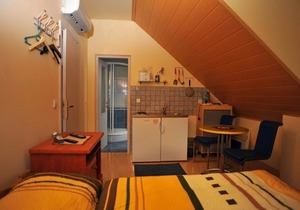 Studio flat near beach Sutivan, Brač (AS-17796-c)
