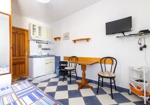 Studio flat with balcony Sućuraj, Hvar (AS-6852-c)