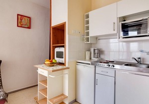 Studio for 4 with TV, parking, pets allowed, near ski resort