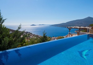 Stunning 6 Bedroom Luxury Villa with Large Infinity Pool & Splendid Sea Views