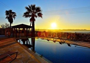 Stunning Bungalow/Villa - Amazing Sea Views - Heated Infinity Pool - Pool Table