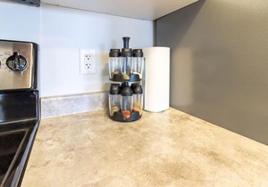 Stunning Condo, Steps from UNB & Hospital, Patio!