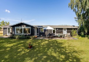Stunning home in Bogø By