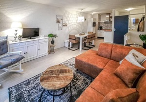 Stunning home in Bruinisse with kitchen