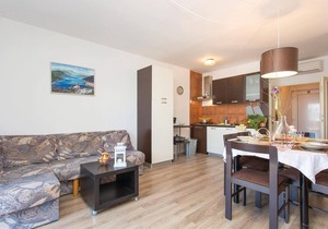 Stunning home in Klimno with kitchen