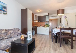 Stunning home in Klimno with kitchen
