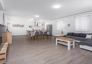 Stunning home in Kras with WiFi