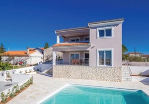 Stunning Home In Linardici With Wifi