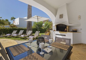 Stunning, large villa with beautiful sea views, enclosed gardens