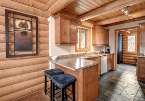 Stunning Log Chalet - Private Hot Tub, Pool Table, Fireplace