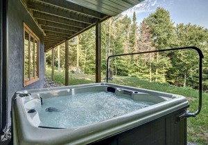 Stunning Log Chalet - Private Hot Tub, Pool Table, Fireplace
