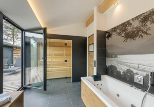 Stunning private villa for 8 guests with hot tub, WIFI, pool, TV, terrace and parking