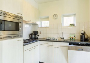 Stunning private villa for 4 guests with pool, WIFI, hot tub, TV, terrace and parking