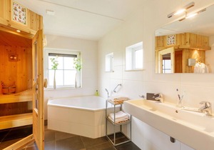 Stunning private villa for 4 guests with pool, WIFI, hot tub, TV, terrace and parking