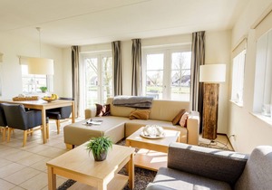 Stunning private villa for 4 guests with pool, WIFI, hot tub, TV, terrace and parking
