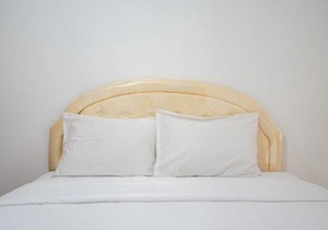 Stylish and Posh Studio Baileys Apartment By Travelio