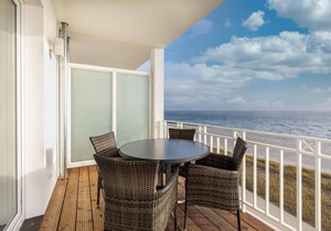 Stylish apartment with 2 balconies and fantastic sea views on the Baltic Sea beach -