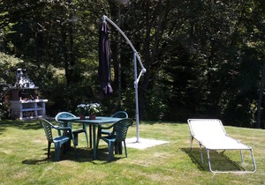 Stylishly furnished 3½-room house in a residence with pool and dream view
