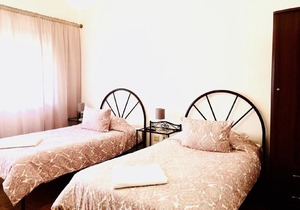 Suites Do Pinhal - Bedroom 2 single beds 3
