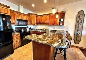 SullivanStone 34 - Golf - Ski - Hike - Chill - Private Hot Tub - Sleeps 10