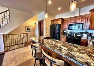 SullivanStone 34 - Golf - Ski - Hike - Chill - Private Hot Tub - Sleeps 10