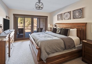 Sumptuous 3 bed, 4 bath Residence in Private Lakefront Community