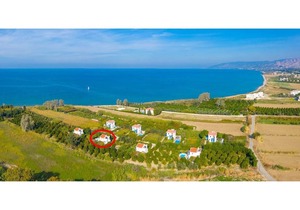 Sun Beach Villa Tria: Large Private Pool, Walk to Beach, A/C, WiFi