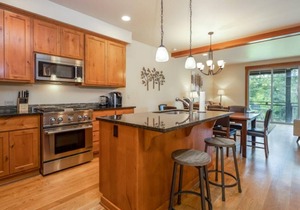 Suncadia 2 Bdrm Pet Friendly Townhome, Short Walk to Swim and Fitness Center