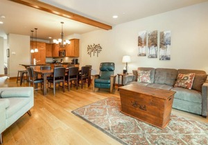 Suncadia 2 Bdrm Pet Friendly Townhome, Short Walk to Swim and Fitness Center