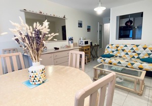 Sunny Apartment Near Beach, WiFi, Garage, Balcony