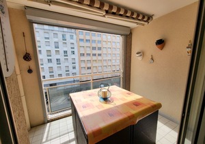 Sunny Apartment Near Beach, WiFi, Garage, Balcony