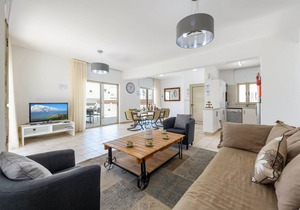 Sunrise Bay Villa #5 - Charming Protaras Centre Getaway