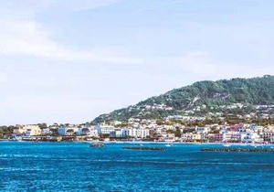 Superior two-room apartment 4 places in Residence in the center of Ischia Porto