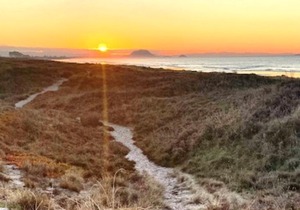 SURFERS HEAVEN - THE PERFECT PAPAMOA BEACH HOUSE