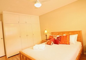 Sybella - 4 bedroom, views, location and even a pool -2+ nights