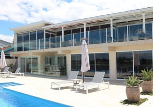 Sybella - 6 bedroom, views, location and even a pool -3+ nights