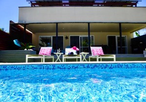 Taakoka Muri Beach Villa