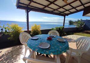 TAHITI - Taharaa Beach Bungalow