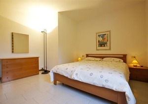 Tastefully furnished 2½-room apartment in a beautiful villa with pool