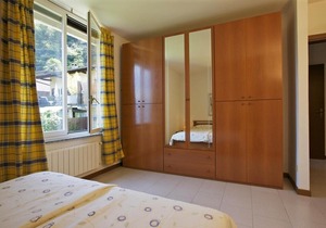 Tastefully furnished 2½-room apartment in a beautiful villa with pool