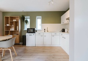 Tastefully decorated holiday home with a spacious enclosed private garden facing south and within walking distance of the beach (dogs allowed).